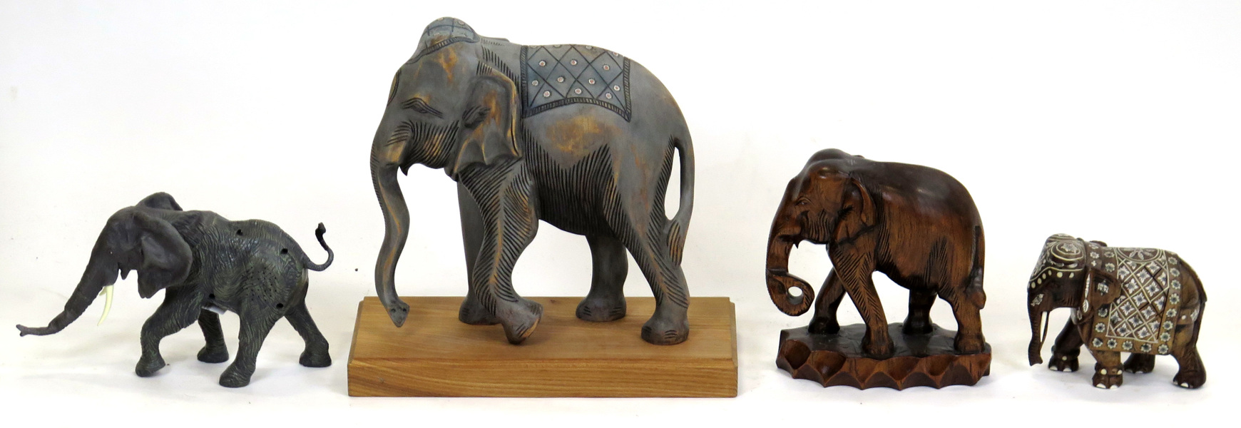 Skulpturer, 3 st, skuret trä, Indien respektive Afrika, 1900-talets 2 hälft, 1 med beninläggningar,_10071a_lg.jpeg