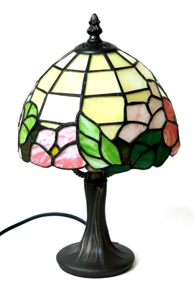 Bordslampa, metall med blyglasskärm, så kallad Tiffanylampa, Cottex,_10707a_8d93643e145efe4_lg.jpeg