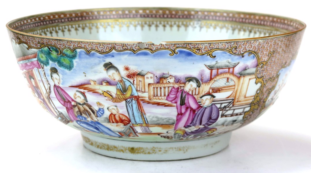 Bålskål, porslin, Kina, Qianlong (1736-95), dekor av personer mm i famille-rose-färger, _1135a_8d82e230403409c_lg.jpeg