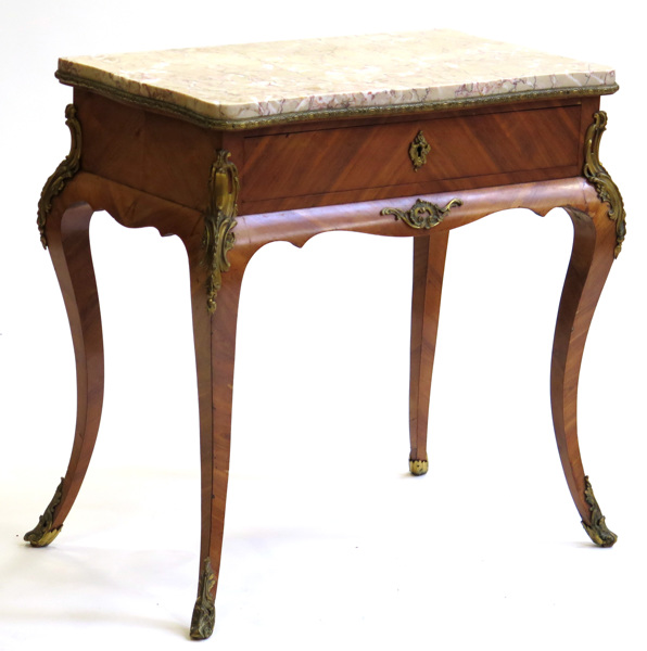 Salongsbord, valnöt med bronsbeslag och ljus marmorskiva, Louis XV-stil, sekelskiftet 1900, _12771a_8d9746fed53d38a_lg.jpeg