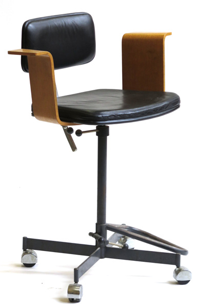 Okänd dansk designer, 1950-tal, snurrstol, lackerad metall och ek, sits och rygg med svart läderklädsel,_12780a_8d976b3e6077763_lg.jpeg