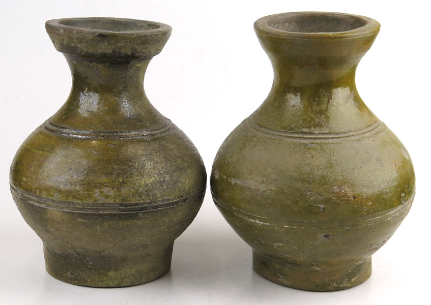 Vaser, 1 par, glaserat lergods, Kina, troligen Han (206 f.Kr.–220 e Kr), _15736a_lg.jpeg