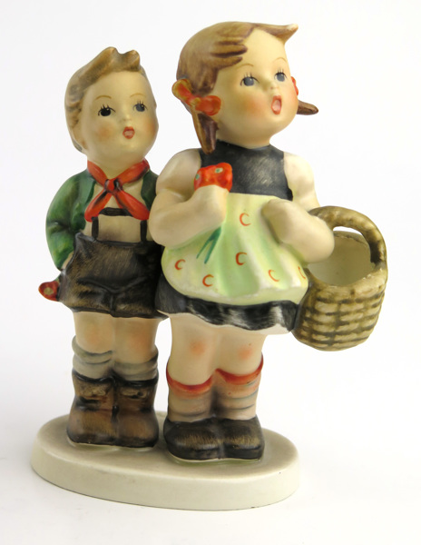 Hummel, Maria för Wilhelm Goebel, figurin, glaserat flintgods, pojke och flicka. _17328a_lg.jpeg