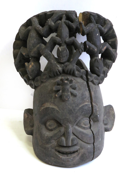 Mask/huvudprydnad, skuret trä, Bamun, Kamerun, 1900-talets 2 hälft,_17674a_lg.jpeg