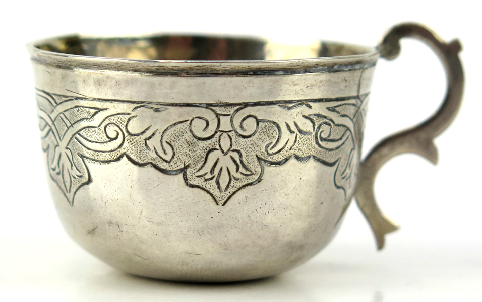 Supkopp, silver, Ryssland, 1700-talets mitt, tumlarformad med profilerad hänkel, _18299a_8da1e1f11572734_lg.jpeg