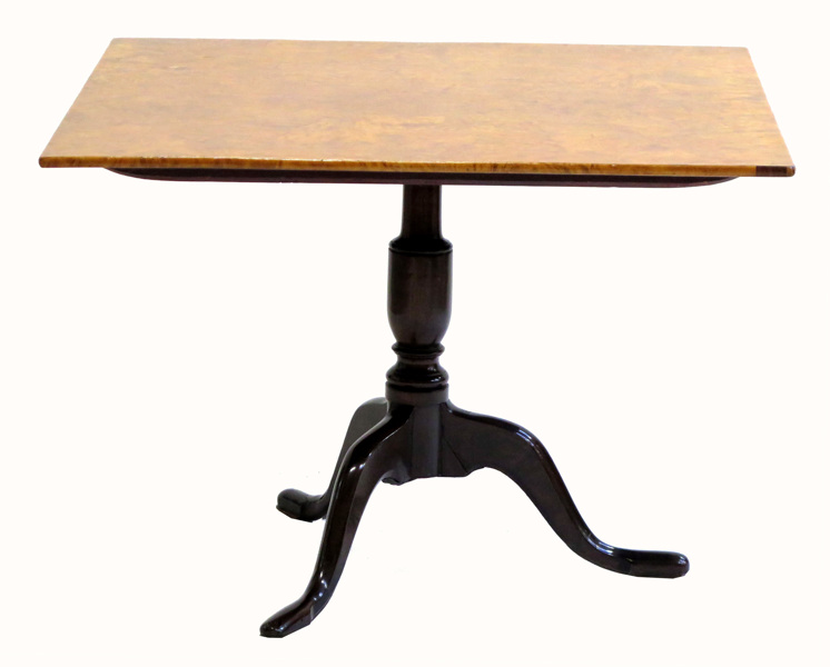 Salongsbord, alrotsfanérad skiva på tredelad fot i bonat trä, sengustavianskt/empire, 1800-talets 1 hälft, _18313a_lg.jpeg