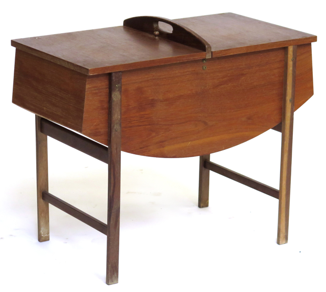 Okänd designer, 1960-tal, sybord, teak och bonat trä, _18324a_8da212c124eea36_lg.jpeg