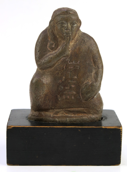 Statyett, skuren sten, Egypten, sittande skrivare (?), _18802a_8da3413b3e0b2c5_lg.jpeg