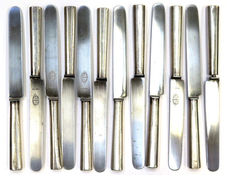 Knivar, 12 st, silverskaft, blad i stål, så kallade skurblad, stämplade Gustaf Möllenborg Stockholm 1844, total längd 24 cm_1884a_8d848d4ead7350e_lg.jpeg