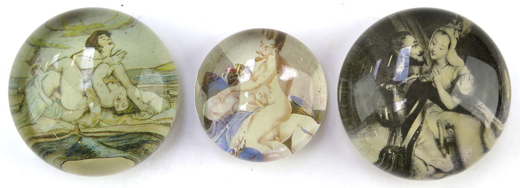 Brevvikter, glas, 3 st, offsetdekor med erotiska motiv, _18940a_8da39880d48349b_lg.jpeg