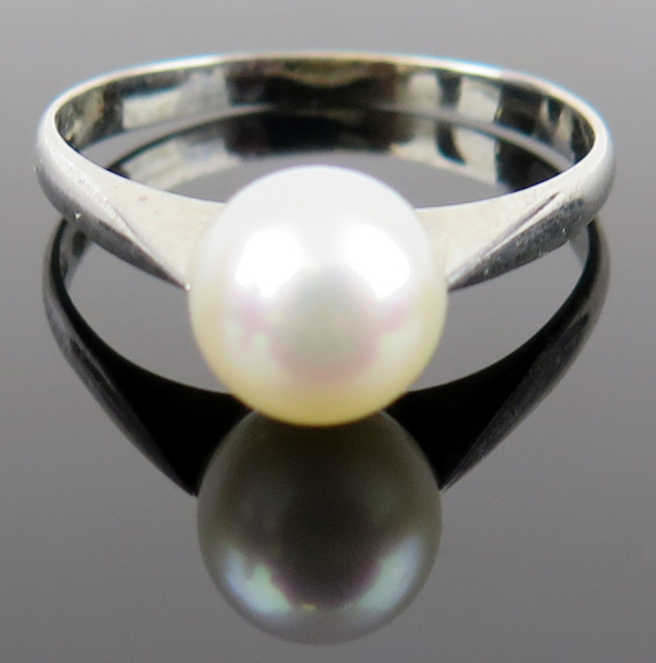 Ring, 18 karat vitguld med pärla, vikt 2,9 gram, _19511a_8da494e6f53ad73_lg.jpeg