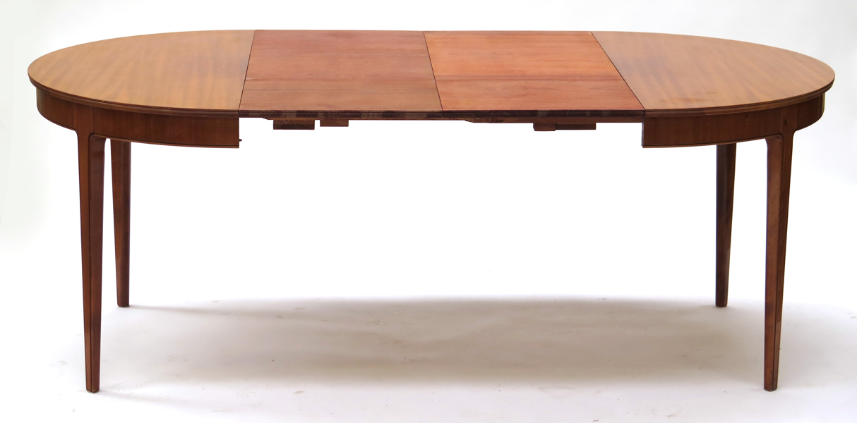 Matbord med 2 iläggsskivor, mahogny med intarsia, 1900-talets mitt, _20187a_8da54696870eff4_lg.jpeg