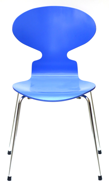 Jacobsen, Arne för Fritz Hansen, stol, blålackerat böjträ på fyra stålben, "Myran", _21973a_8da8f4139acbc43_lg.jpeg