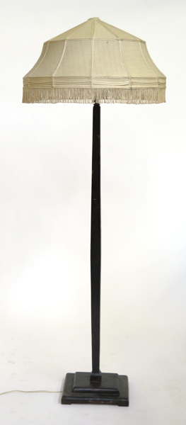 Golvlampa, bonat trä och mässing, 1910-20-tal, _22612a_lg.jpeg