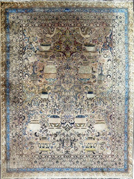Matta, semiantik Teheran (?), dekor av vaser, bägare, växtlighet mm omfattande texter, _22881a_lg.jpeg