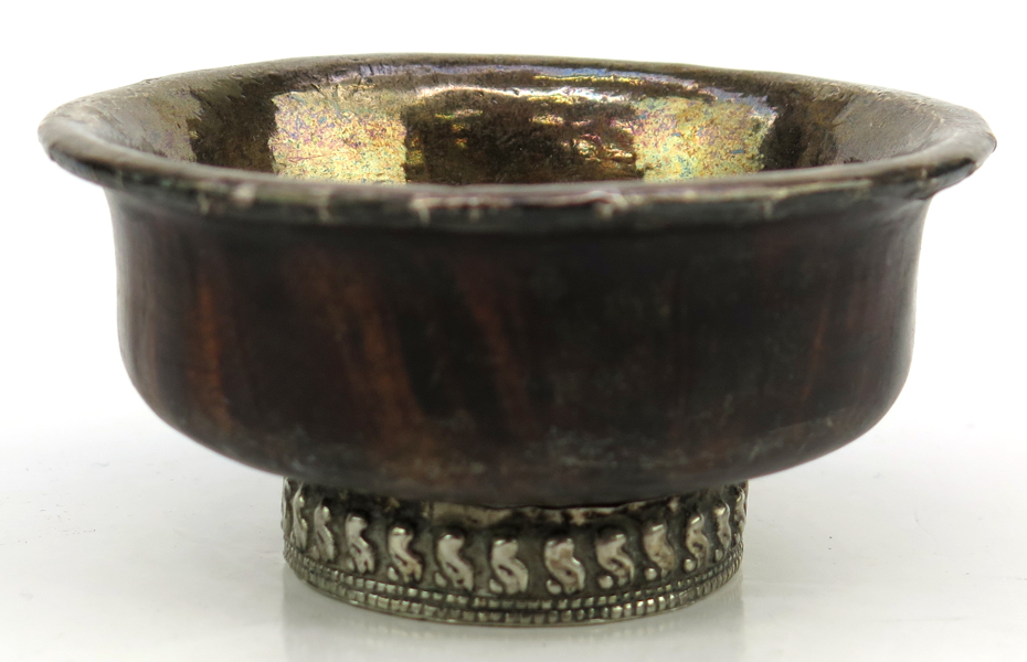 Skål för smörthe, silvermonterat masurträ, så kallad Ja-Phor, Tibet eller Nepal, 18-1900-tal, _23950a_lg.jpeg