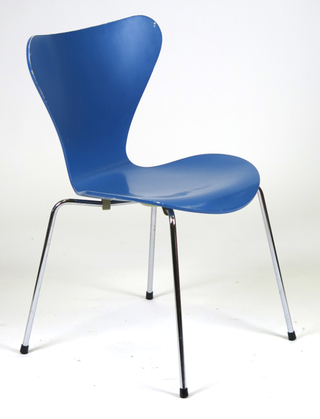 Jacobsen, Arne för Fritz Hansen, stol, blålackerat böjträ på stålben, modell FH 3107 'Sjuan',  design 1955, bruksslitage_25505a_lg.jpeg