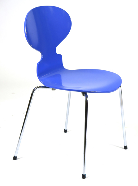 Jacobsen, Arne för Fritz Hansen, stol, blålackerat böjträ på fyra stålben, "Myran", modellnummer FH 3100, design 1952, detta exemplar från 1989, bruksslitage_25510a_lg.jpeg