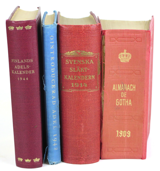 Böcker, Finlands Adelskalender 1944, Svenska Släktkalendern 1914, Ointroducerad Adels Kalender 1942 samt Almanach de Gotha 1909, bruksslitage_25686a_8dafeedd7226331_lg.jpeg