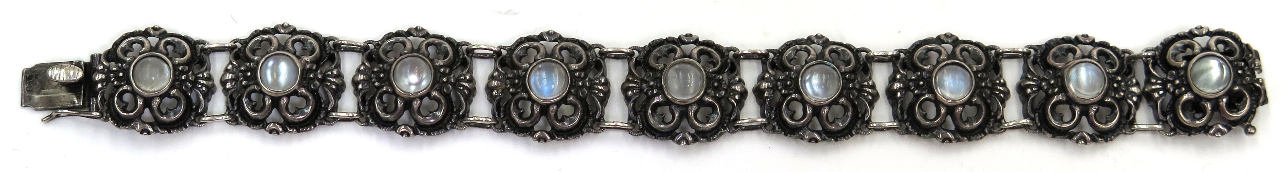 Okänd designer, 1920-tal, armband, silver med cabochonslipade månstenar, _2613a_8d859702b280f7c_lg.jpeg