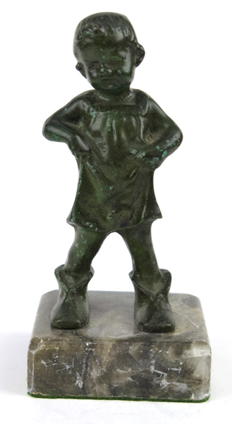Skulptur/brevpress, bronserad metall på marmorsockel, dekor av pojke i för stora skor, h 18 cm_27222a_8db2aecaab5b920_lg.jpeg