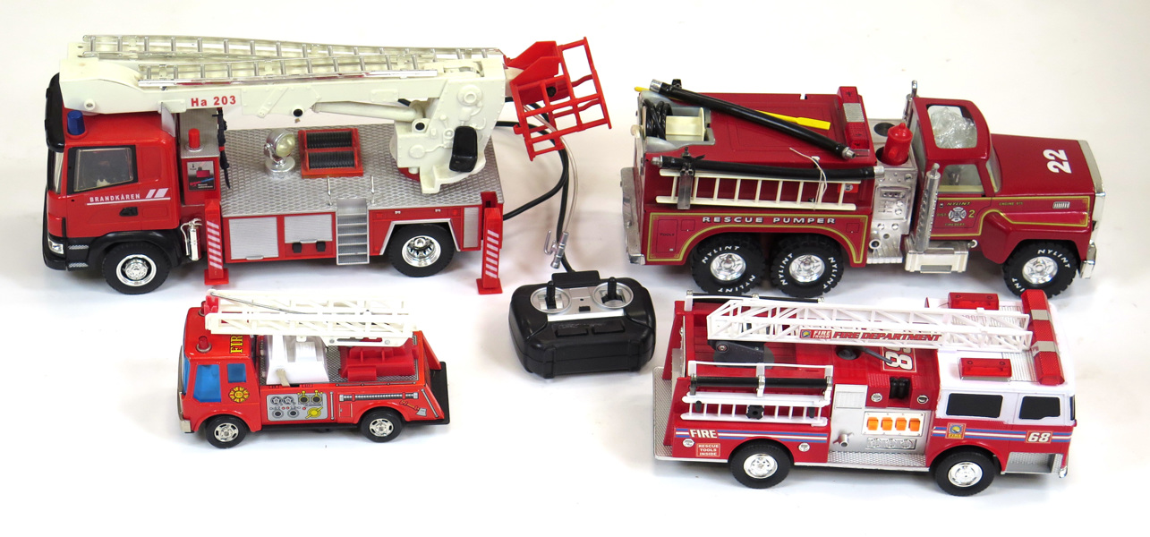 Brandbilar, 4 st, litograferad metall respektive plast; Scania R-serie, Nylint  Ford Rescue Pumper, Fire Truck International samt Nakayama Fire Dept_2777a_8d85e2b29f205c1_lg.jpeg