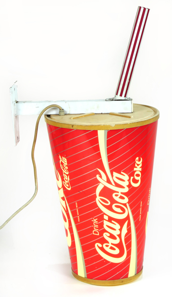 Reklamskylt, lackerad metall och plast, 1970-tal, "Coca Cola", invädigt med lysrör, h 112 cm, ej funktionstestad, proveniens: hamburgerrestaurant i Malmö_28305a_8db587409e24d54_lg.jpeg