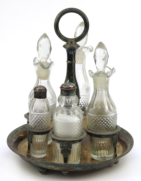 Bordssurtout, nysilver med glasflaskor, 1800-talets 2 hälft, total höjd 26 cm_28385a_lg.jpeg