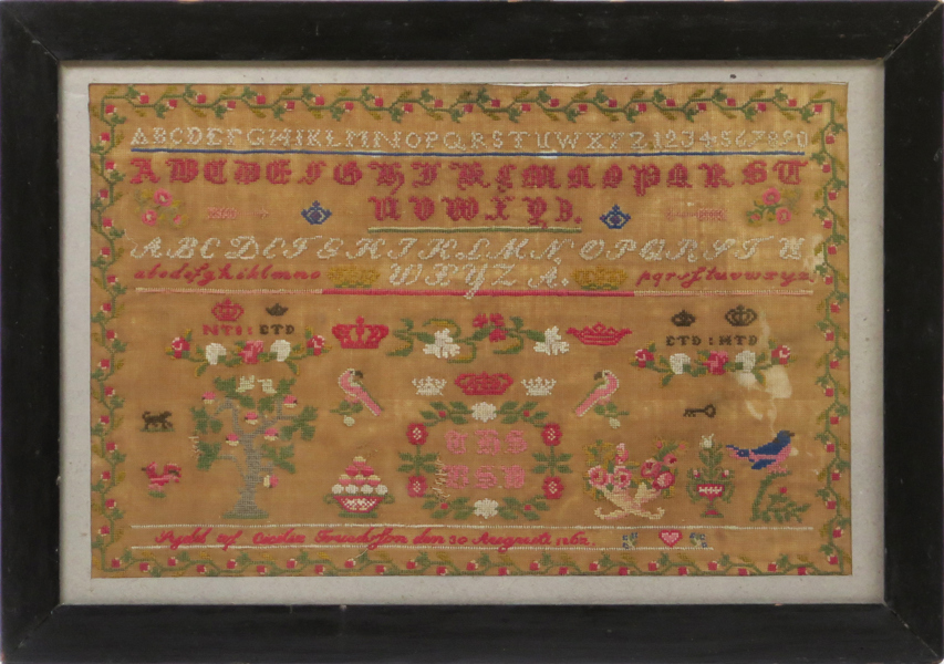 Märkduk, broderat linne och ull, 1800-talets 2 hälft, dekor av alfabetet, fåglar, blommor mm, signerad "Sydd af Cicilia Truedsson den 3e Augusti 1862, synligt mått 35 x 54 cm_28498a_8db5a9e107483ba_lg.jpeg