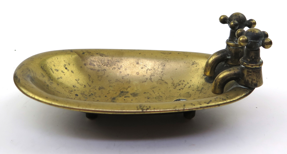 Askkopp, brons, 1900-talets 1 hälft, i form av badkar med kranar, l 16 cm_28578a_8db5ac77495ddb7_lg.jpeg