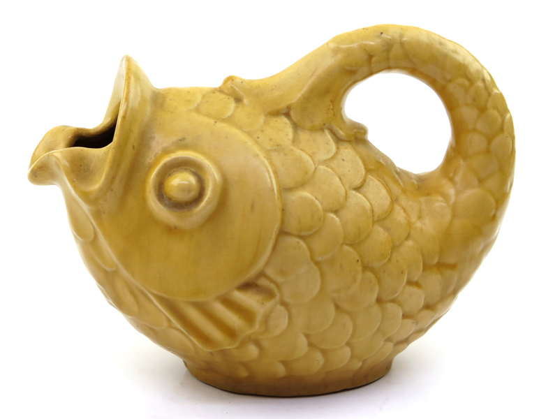 Kanna, gulglaserat lergods, Michael Andersen & Sön, Bormholm, 1950-tal, i form av fisk, h 14 cm_28584a_8db5ac8d3c2ce57_lg.jpeg
