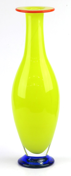Lagerbielke, Erika för Orrefors, vas, guld glasmassa med orange mynning på blå fot, "Solo", design 1994, etikettmärkt, h 33 cm_28624a_lg.jpeg