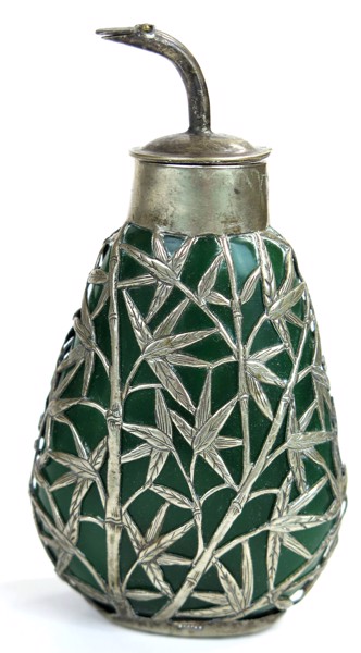 Snusflaska (?), grönt, skuret glas, sk peking glas med silvermontage, Kina, Qing, _2906a_lg.jpeg