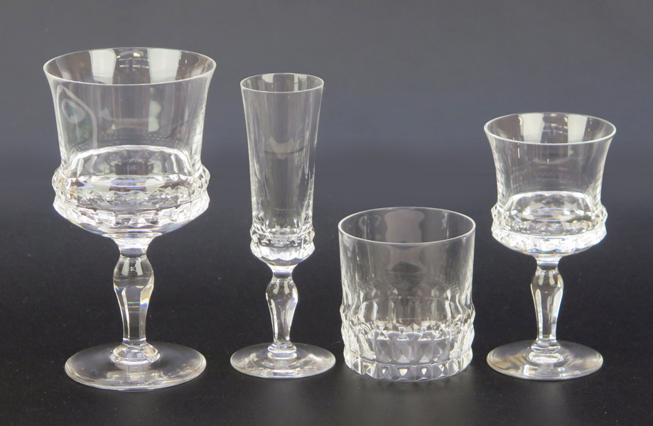 Lundin, Ingeborg för Orrefors, glasservis, 43 delar, 'Silvia', design 1957, bland annat 11 vinglas samt 12 + 12 likör- och seltersglas_31455a_8dbb2d5ce6c27c8_lg.jpeg