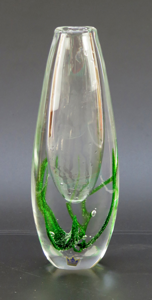 Lindstrand, Vicke för Kosta, vas, glas, "Sjögräs", dekor i grönt underfång, etikettmärkt, signerad och numrerad 1717 (1963), höjd 26 cm_31484a_8dbb2c75b11bd43_lg.jpeg