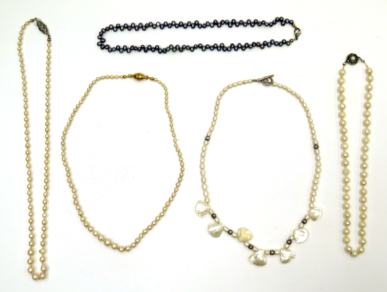 Collierer, 5 st, odlade pärlor, delvis med silverlås,_3160a_lg.jpeg