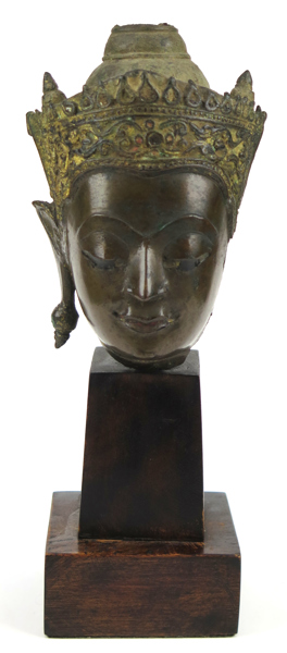 Skulpturfragment, brons, Buddhahuvud, cire-perdueteknik, antagligen Khmer 1400-tal (?), h 15 cm, skador_31667a_8dbb47ad53be262_lg.jpeg