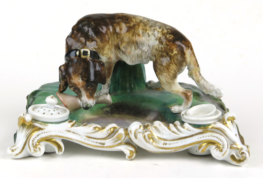 Skrivställ, porslin, 1800-talets mitt, dekor av hund med köttben i munnen, längd 20 cm, 1 lock lagat_31693a_8dbb487c166c86e_lg.jpeg