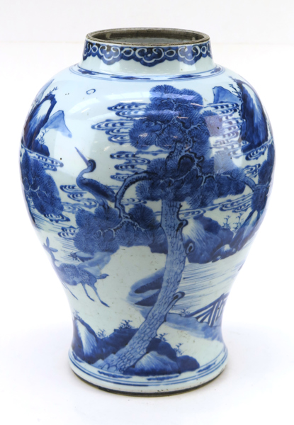 Golvvas, porslin, Kina, transition Yungcheng/Qianlong, 1730-tal, blå underglasyrdekor av hjortar, tranor mm i landskap, h 36 cm_31943a_8dbb837087ea064_lg.jpeg