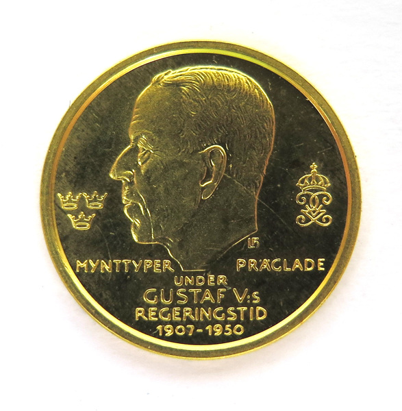 Medalj, 23 k rödguld,, mynttyper under Gustav V:s regeringstid, vikt 4,7 gr_3198a_8d8652a8909b441_lg.jpeg