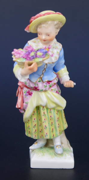 Figurin, porslin, kvinna med blomsterkorg, KPM (Königliches und Kaiserliches Porzellanmanufaktur) Berlin, 1800-tal, polykrom bemålning, h 15 cm, nagg_36209a_8dc23186c8e2c11_lg.jpeg