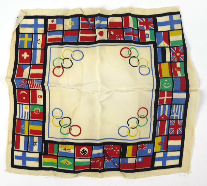 Näsduk, tryckt textil, framställd till (den inställda) olympiaden i Helsingfors 1940, 21 x 23 cm, någon fläck_36247a_8dc23e8c13e0222_lg.jpeg