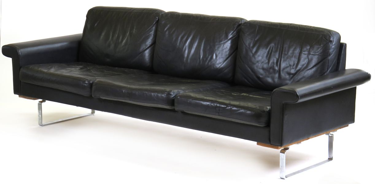 Okänd designer för ASKO, 1960-tal, soffa, svart läderklädsel på stålmedar, l 228 cm, 2 sömmar upplupna, lagad och renoverad_36372a_lg.jpeg