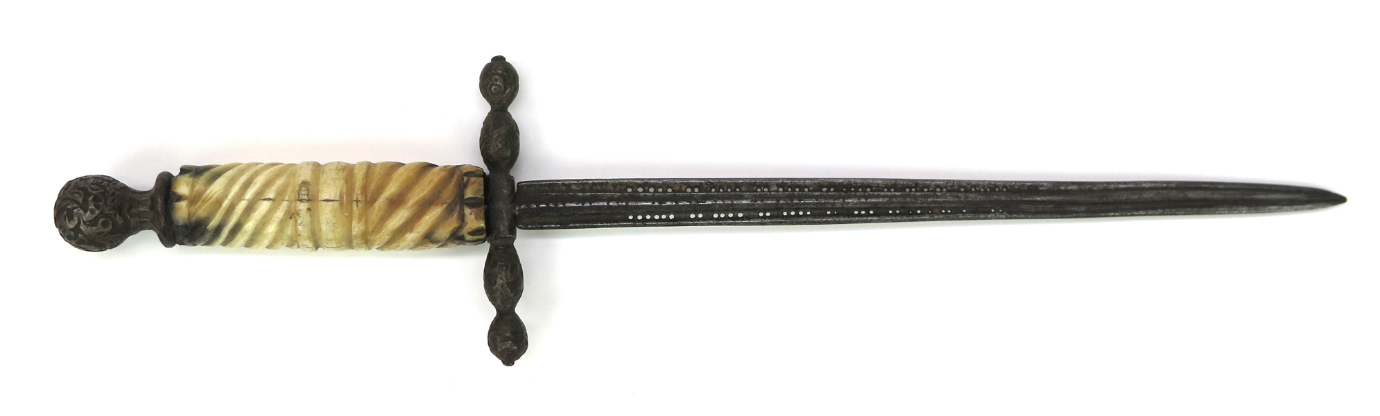 Vänsterhandsdolk, stål med benskaft, så kallad stiletto, 1600-tal, l 27 cm_36374a_lg.jpeg