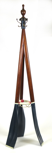 Tamburmajor, bemålat trä och metall, Newport, 1900-talets 2 hälft, dekor av åror och frälsarkrans, höjd 217 cm_36382a_lg.jpeg