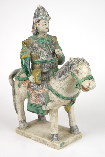 Gravfigurin, delvis glaserad terrakotta, Kina, Ming (1368-1644), i form av beriden soldat, h 34 cm_36387a_lg.jpeg