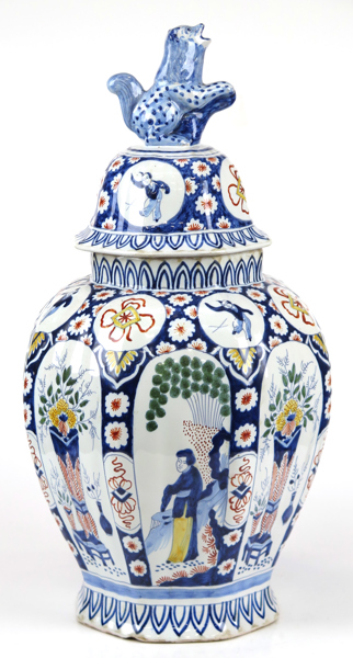 Lockurna, fajans, balusterformad med kinesicerande dekor i starkeldsfärger, antagligen kopia efter Manufattura Antonibon, Le Nove, 18-1900-tal, h 45 cm_36469a_lg.jpeg