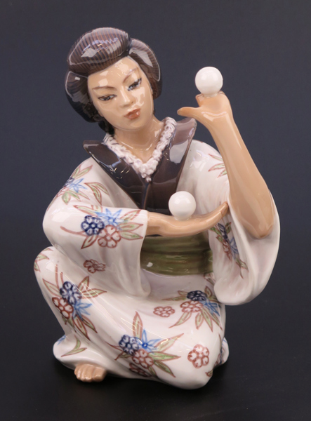 Dahl-Jensen, Jens Peter, figurin porslin, Japansk jonglörflicka, modellnummer 1326, polykrom underglasyrdekor, h 18 cm_36487a_lg.jpeg