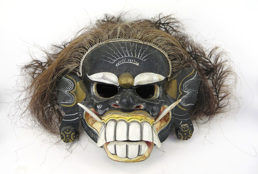 Mask, skuret och bemålat trä, Bali, 1900-talets 2 hälft, höjd 27 cm_36647a_8dc2eff6d0b7ea9_lg.jpeg