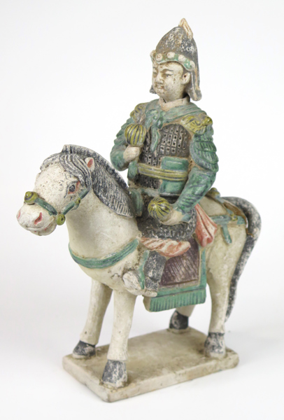 Gravfigurin, delvis glaserad terrakotta, Kina, Ming (1368-1644), i form av beriden soldat, h 34 cm_36801a_lg.jpeg